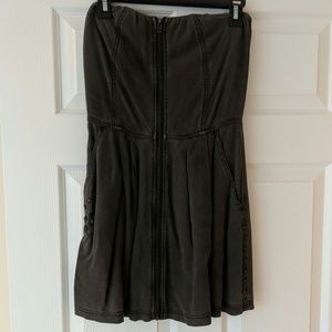 Strapless dress with pockets